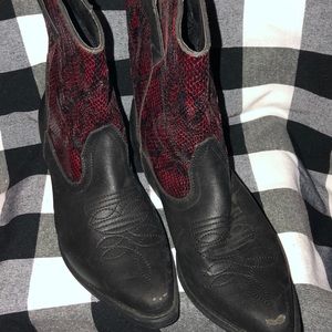 Short cowboy faux skin snake boots sz 10